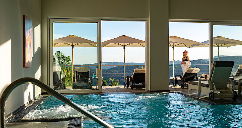 Hallenbad Relaxpoo Schwimmbad im Hotel in Ostbayern